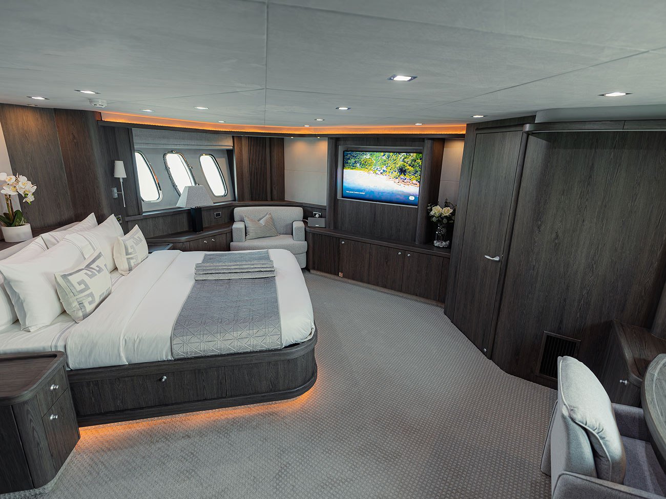 82ft-luxury-yacht-rental-matrix-dubai-11