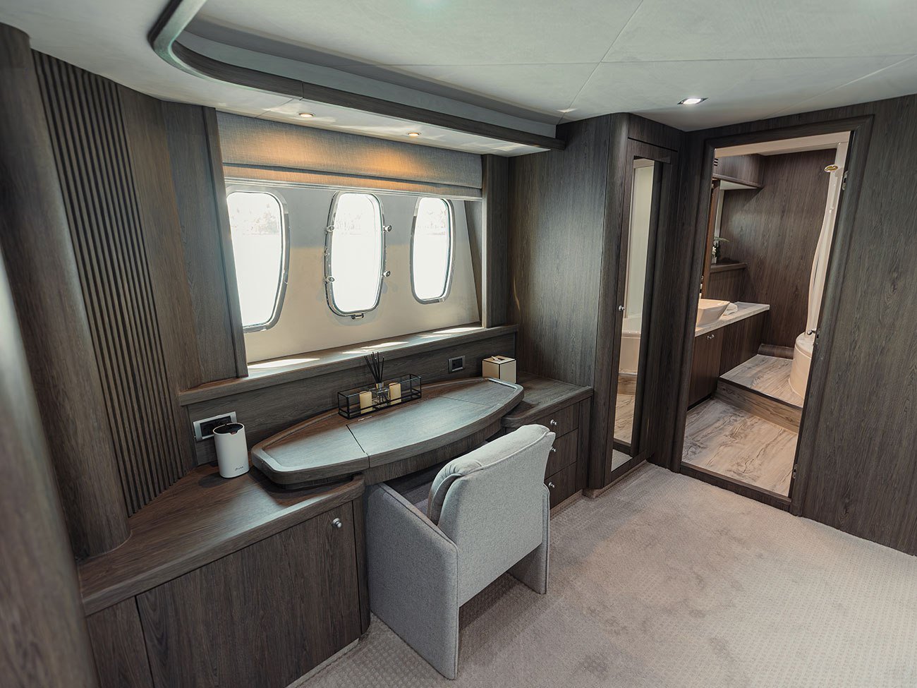 82ft-luxury-yacht-rental-matrix-dubai-12