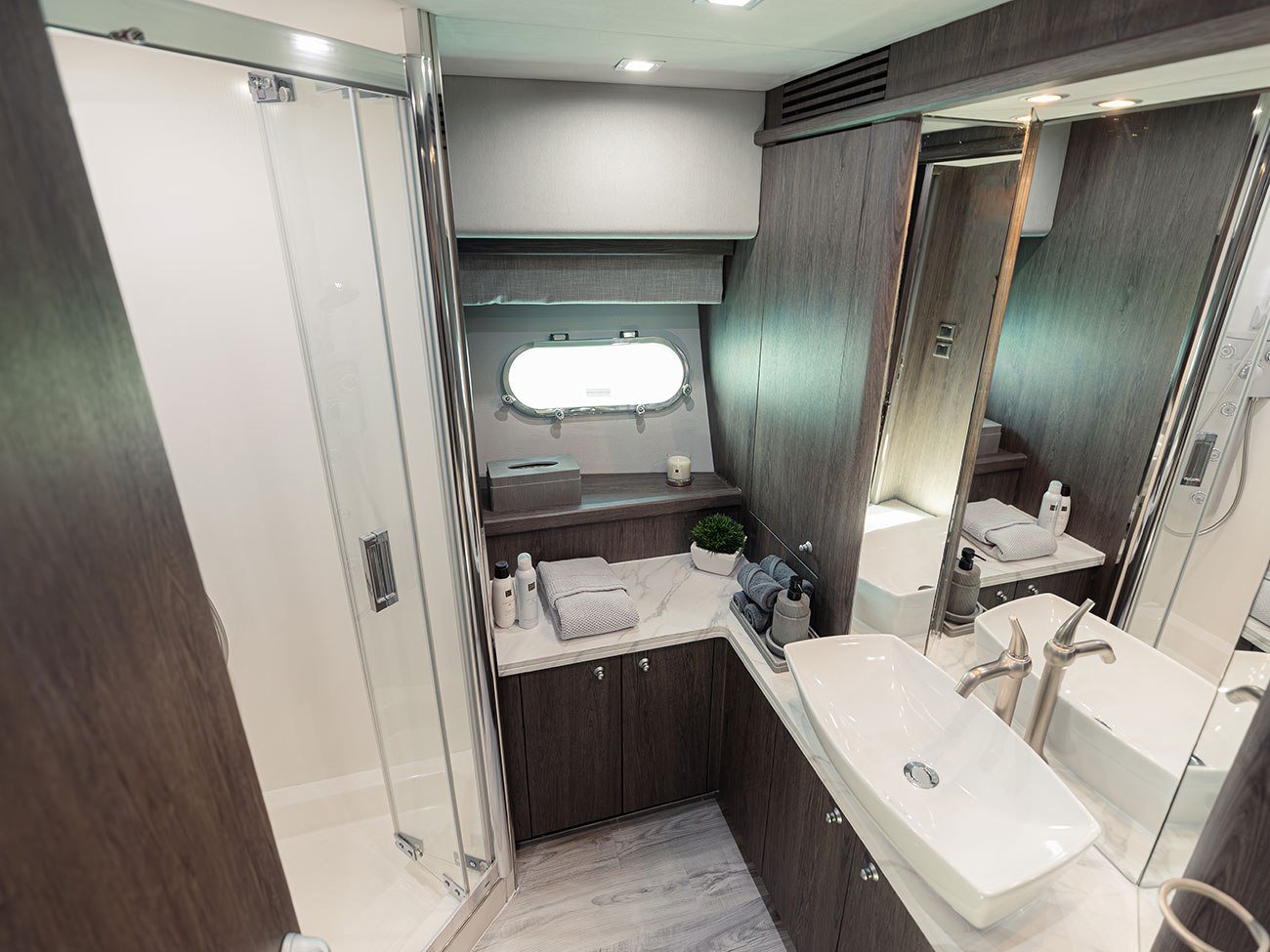 82ft-luxury-yacht-rental-matrix-dubai-13
