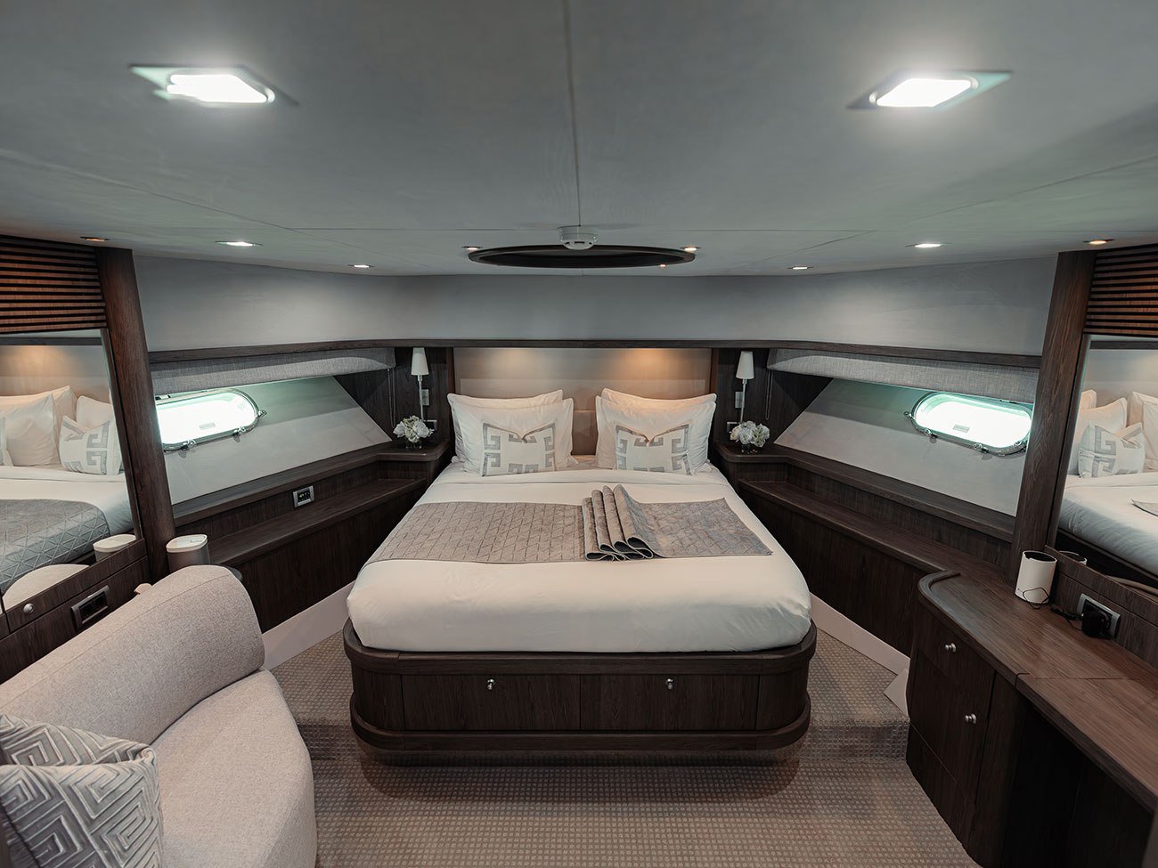 82ft-luxury-yacht-rental-matrix-dubai-14