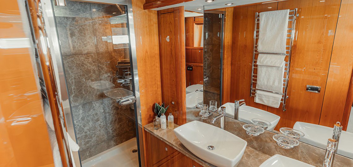 luxury-yacht-notorious-dubai-charter2
