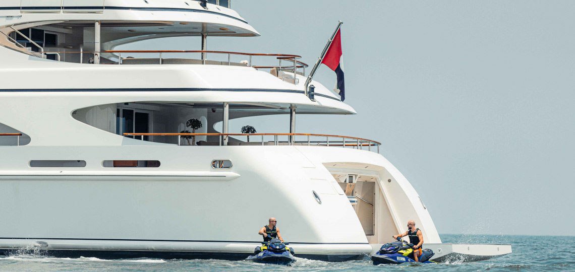 yacht-charter-200ft-benetti-dubai-3