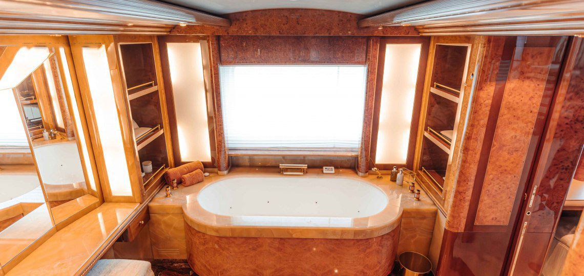 yacht-charter-200ft-benetti-dubai-5