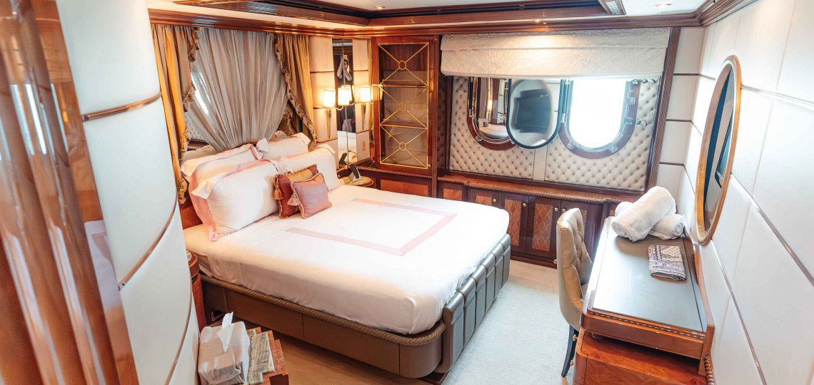 yacht-charter-200ft-benetti-dubai-6