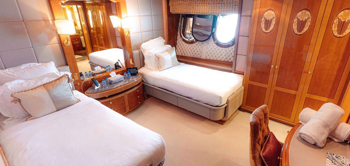 yacht-charter-200ft-benetti-dubai-9